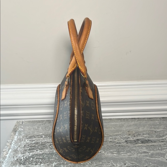 Louis Vuitton Ellipse Monogram Handbag - Picture 5 of 14